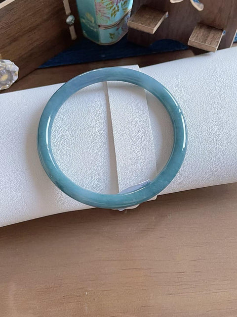 Gelang giok alami, material tambang lama, diameter dalam 58mm. Semua batu terbentuk secara alami. Termasuk ongkos kirim dan pajak.