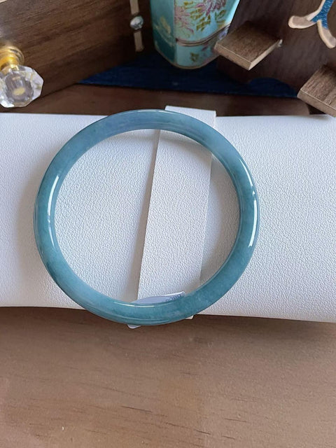 Gelang giok alami, material tambang lama, diameter dalam 58mm. Semua batu terbentuk secara alami. Termasuk ongkos kirim dan pajak.