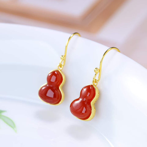 M22901-2# Anting Enamel Berbentuk Labu Perak Sterling 925 dengan Inlay Agate Merah. Desain sederhana, bergaya dan elegan, segar dan anggun, serbaguna untuk pemakaian sehari-hari maupun kerja. Ukuran: 9*12 mm. Termasuk ongkos kirim dan pajak.