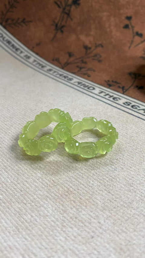 Cinta Seumur Hidup: Cincin Giok Xiuyan yang Indah - Mawar Giok , tersedia dalam ukuran 17 dan 18. Ukuran lain dapat dipesan sesuai permintaan. Termasuk ongkos kirim dan pajak.