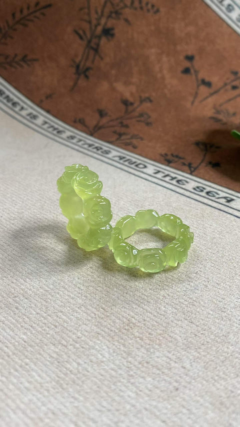 Cinta Seumur Hidup: Cincin Giok Xiuyan yang Indah - Mawar Giok , tersedia dalam ukuran 17 dan 18. Ukuran lain dapat dipesan sesuai permintaan. Termasuk ongkos kirim dan pajak.