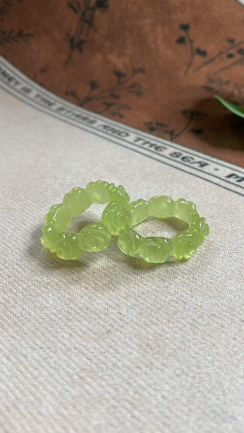 Cinta Seumur Hidup: Cincin Giok Xiuyan yang Indah - Mawar Giok , tersedia dalam ukuran 17 dan 18. Ukuran lain dapat dipesan sesuai permintaan. Termasuk ongkos kirim dan pajak.