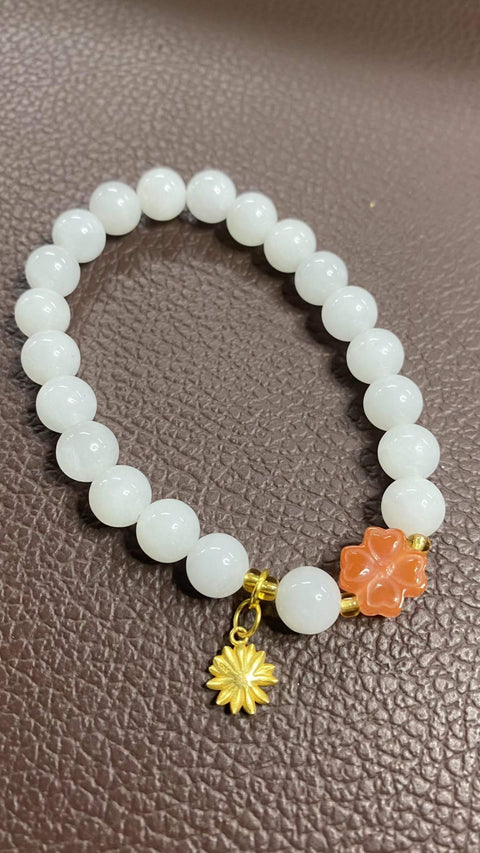 Gelang giok Hetian yang indah, dipadukan dengan nefrit, akik merah, dan aksesori perak 925. Ukuran: 8mm. Harga sudah termasuk ongkos kirim dan pajak.