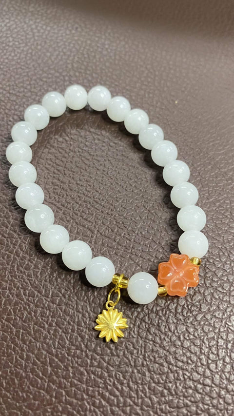 Gelang giok Hetian yang indah, dipadukan dengan nefrit, akik merah, dan aksesori perak 925. Ukuran: 8mm. Harga sudah termasuk ongkos kirim dan pajak.