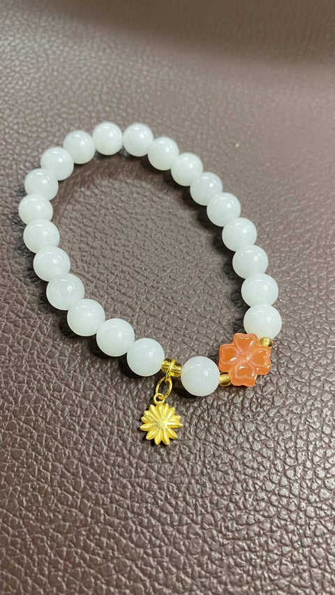 Gelang giok Hetian yang indah, dipadukan dengan nefrit, akik merah, dan aksesori perak 925. Ukuran: 8mm. Harga sudah termasuk ongkos kirim dan pajak.