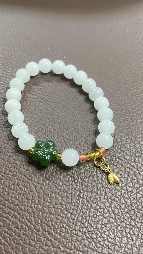 Gelang giok Hetian yang indah, menampilkan nefrit, akik merah, dan aksen perak sterling 925. Ukuran: 8mm. Harga sudah termasuk ongkos kirim dan pajak.