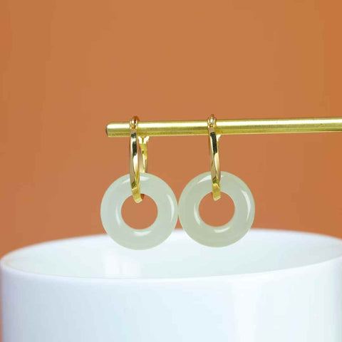 【Nama】Anting Cincin Perdamaian Batu Giok Hetian Bertatahkan Perak S925  【Nomor Barang】2152Q-2# 【Spesifikasi】Batu Mentah: 15*15 cm Termasuk ongkos kirim dan pajak.