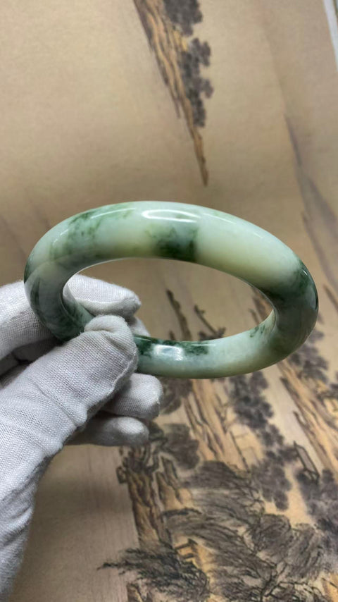 Gelang giok Xiuyan yang indah – warna hijau minyak tua, diameter dalam: 61,2 mm, lebar tepi: 12,4 mm, termasuk ongkos kirim dan pajak.