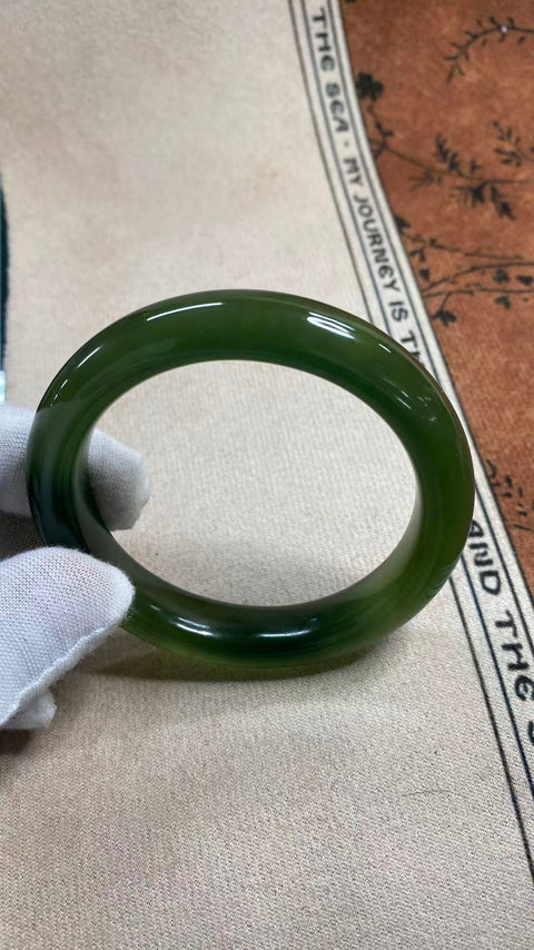 Gelang giok Xiuyan yang indah, warna hijau pekat, diameter dalam: 59mm, lebar tepi: 12.2mm, termasuk ongkos kirim dan pajak.
