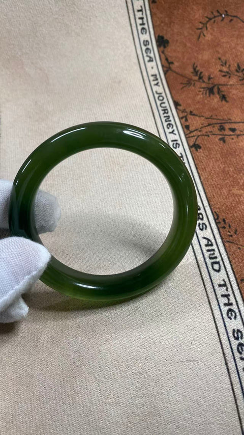 Gelang giok Xiuyan yang indah, warna hijau pekat, diameter dalam: 59mm, lebar tepi: 12.2mm, termasuk ongkos kirim dan pajak.