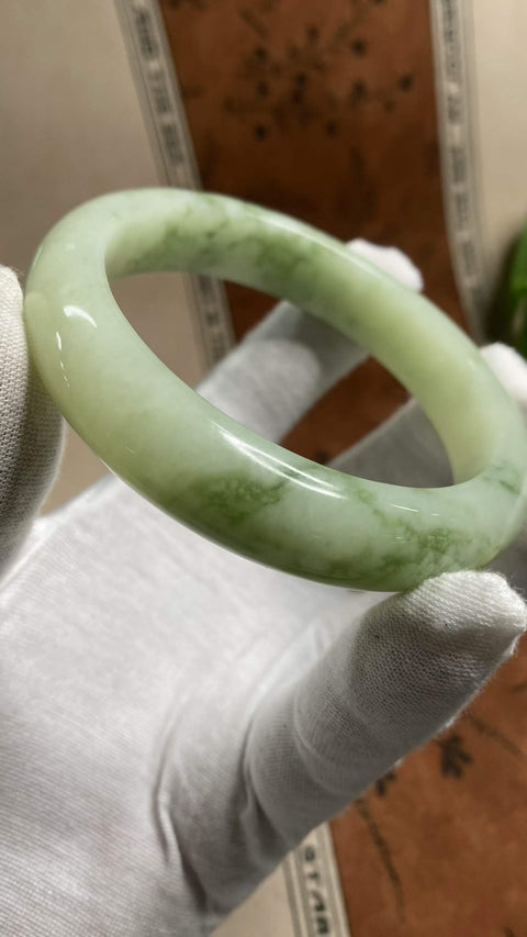 Gelang giok Xiuyan yang indah – warna hijau minyak tua, diameter dalam: 65,5 mm, lebar tepi: 14,8 mm (termasuk ongkos kirim dan pajak).