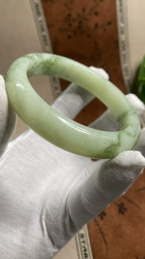 Gelang giok Xiuyan yang indah – warna hijau minyak tua, diameter dalam: 65,5 mm, lebar tepi: 14,8 mm (termasuk ongkos kirim dan pajak).