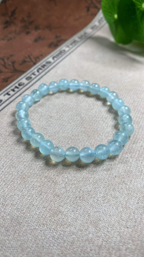 Giok Xiuyan yang Istimewa – Gelang Giok Beku Biru Langit, Ukuran: 6mm, tembus cahaya dengan sedikit warna hijau, harga sudah termasuk ongkos kirim dan pajak.
