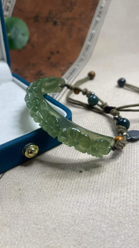 Gelang Keberuntungan untuk Kehidupan: Gelang giok Xiuyan berwarna hijau es yang indah, diukir dengan halus, cocok untuk pemakai dengan ukuran pinggang 60 atau lebih besar. Ukuran: 74 x 11,5 mm. Harga sudah termasuk ongkos kirim dan pajak.