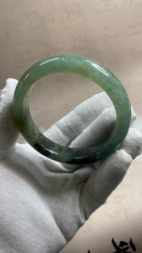 Gelang giok Xiuyan motif bunga magnolia yang indah, diameter dalam: 60,5 mm, lebar tepi: 13,8 mm, termasuk ongkos kirim dan pajak.