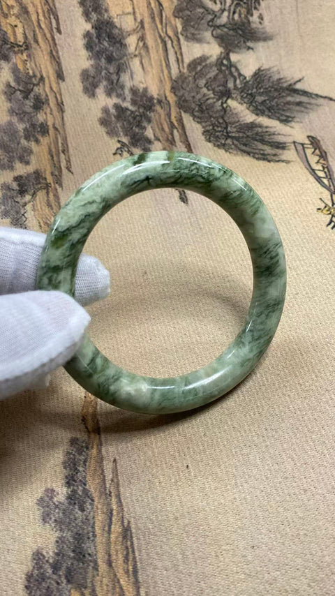 Gelang giok Xiuyan yang indah, diameter dalam: 58mm, ketebalan gelang: 11mm, termasuk ongkos kirim dan pajak.