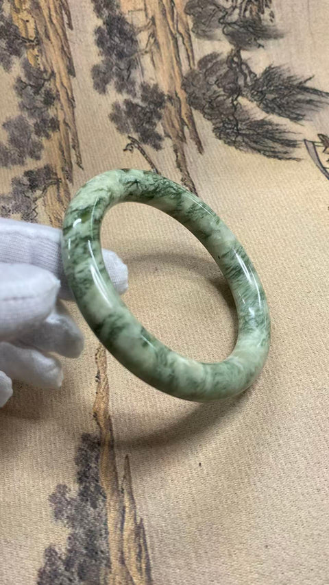 Gelang giok Xiuyan yang indah, diameter dalam: 58mm, ketebalan gelang: 11mm, termasuk ongkos kirim dan pajak.