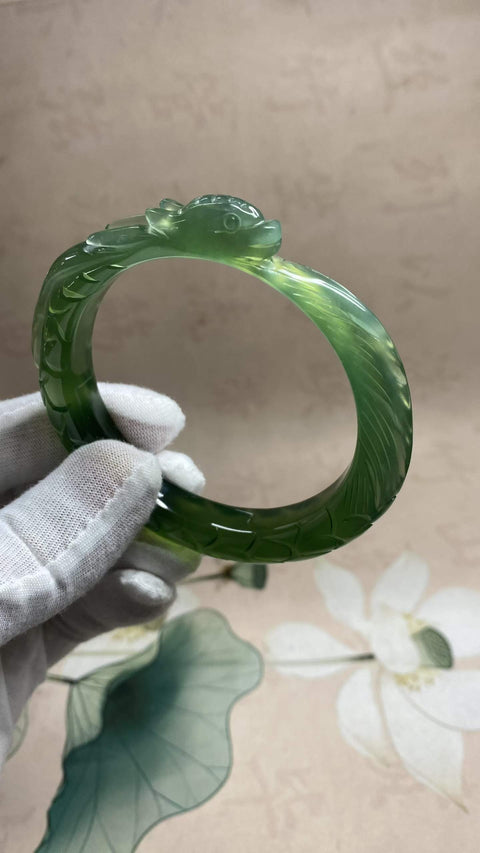 Bisnis yang Sukses: Gelang Ukiran Giok Xiuyan Hijau Penuh yang Indah - Gelang Naga. Diameter dalam: 60,3 mm, lebar samping: 11,2 mm. Harga sudah termasuk ongkos kirim dan pajak.