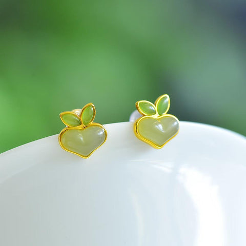 5879Q-2# Anting-anting perak sterling S925 bertatahkan giok Hetian dari Qinghai, berbentuk hati dengan aksen putih dan hijau. Ukuran 6 x 9 cm. Termasuk ongkos kirim dan pajak.
