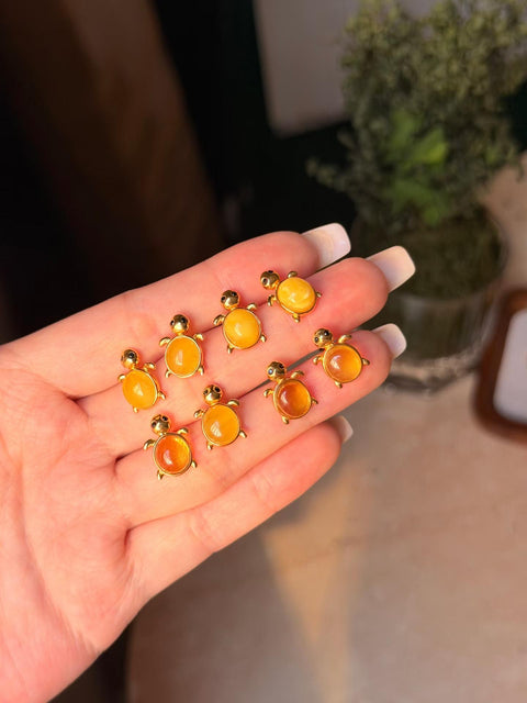 Anting-anting kancing kura-kura amber - Sunset stroll 🐢✨ Amber madu transparan dan cerah & amber emas (termasuk ongkos kirim dan pajak).