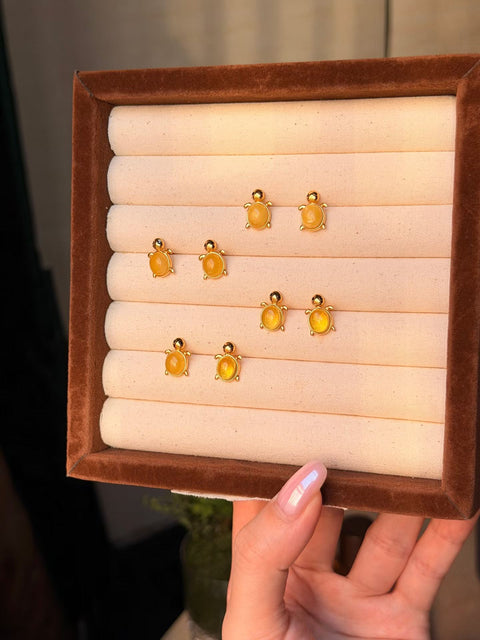 Anting-anting kancing kura-kura amber - Sunset stroll 🐢✨ Amber madu transparan dan cerah & amber emas (termasuk ongkos kirim dan pajak).