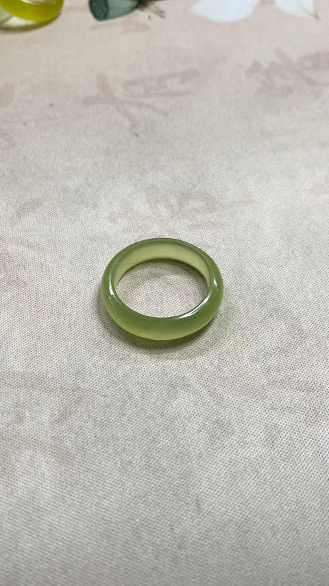 Cincin: Cincin giok Xiuyan yang indah, diameter dalam 22mm, termasuk ongkos kirim dan pajak.