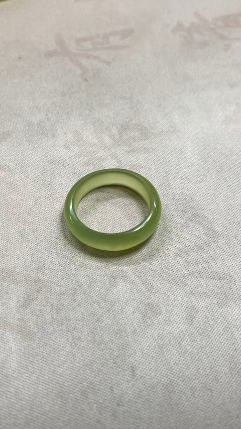 Cincin: Cincin giok Xiuyan yang indah, diameter dalam 22mm, termasuk ongkos kirim dan pajak.