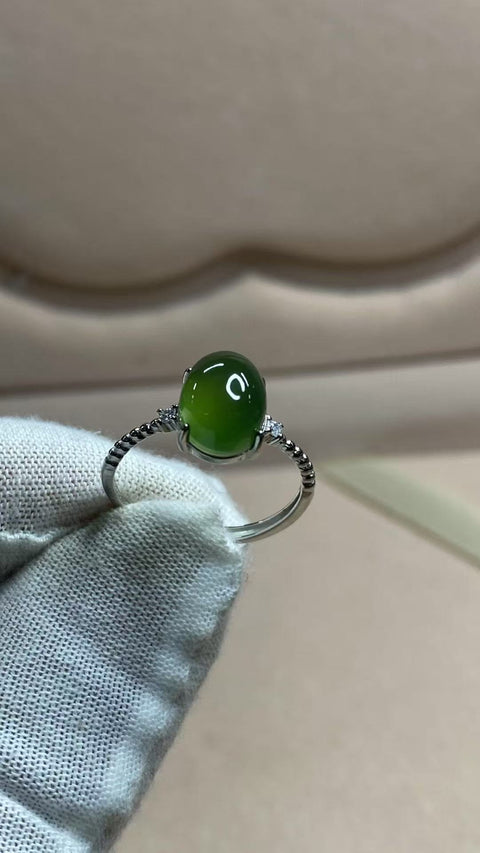 Cincin: Giok Xiuyan yang indah, warna hijau pekat—cincin 💍, dipasang pada perak 925, ukuran dapat disesuaikan, dimensi: 8 x 10 mm. Termasuk ongkos kirim dan pajak.