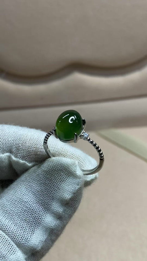 Cincin: Giok Xiuyan yang indah, warna hijau pekat—cincin 💍, dipasang pada perak 925, ukuran dapat disesuaikan, dimensi: 8 x 10 mm. Termasuk ongkos kirim dan pajak.
