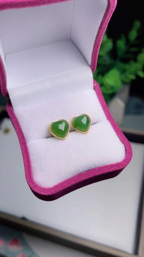 Anting-anting kancing giok nefrit alami, terbuat dari material tambang lama, dengan tekstur yang halus dan hangat, dipasang pada perak 925, ukuran 0,9 x 0,9 cm, termasuk ongkos kirim dan pajak.