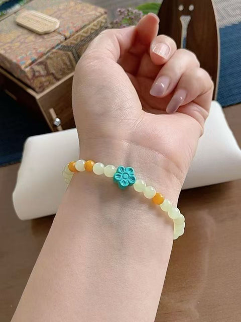 Gelang giok Hetian alami, menampilkan amber, akik merah, dan berlian hijau. Nilai yang bagus untuk hadiah atau sebagai kenang-kenangan pribadi. Ukuran: 0,6. Termasuk ongkos kirim dan pajak.