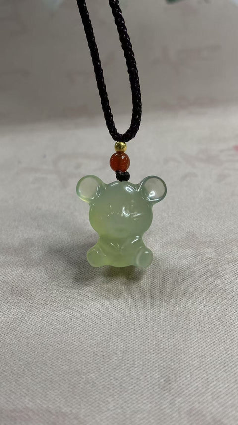 Liontin giok Xiuyan alami—versi kartun seekor tikus, dimensi: 22 x 21,7 mm, termasuk ongkos kirim dan pajak.