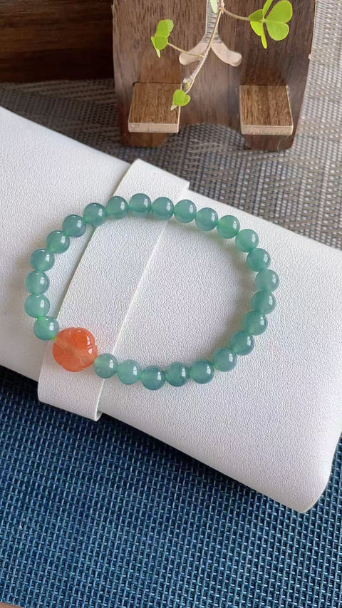 Gelang giok alami, material tambang lama, tekstur halus dan hangat, warna biru kehijauan yang indah, dipadukan dengan akik merah, ukuran 0.8, termasuk ongkos kirim dan pajak.
