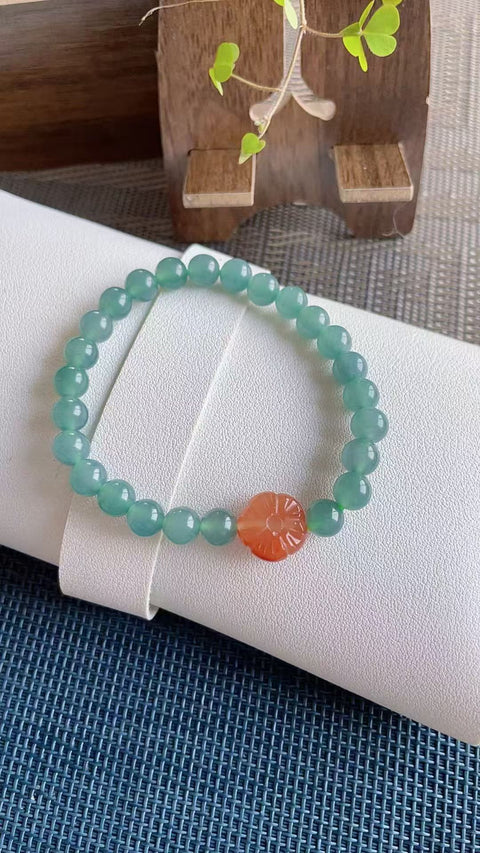 Gelang giok alami, material tambang lama, tekstur halus dan hangat, warna biru kehijauan yang indah, dipadukan dengan akik merah, ukuran 0.8, termasuk ongkos kirim dan pajak.