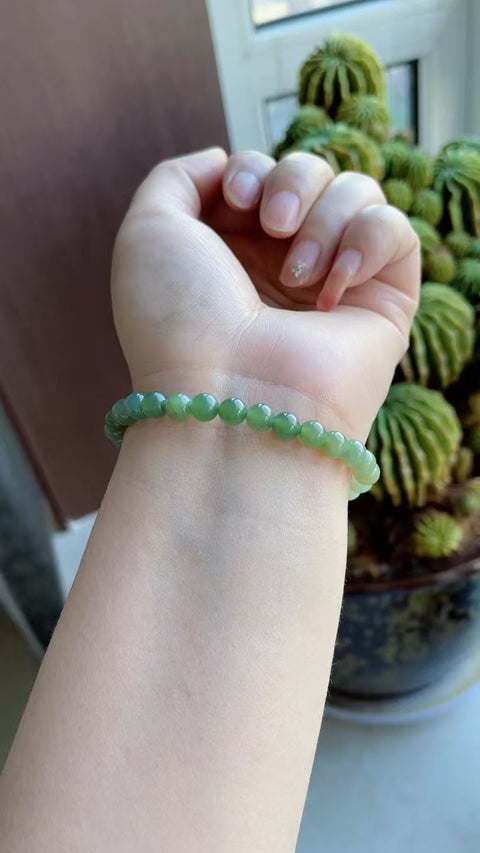 Gelang giok Hetian alami, warna alami, efek gradien, bahan bersih dan menyegarkan, diameter 6mm, termasuk ongkos kirim dan pajak.
