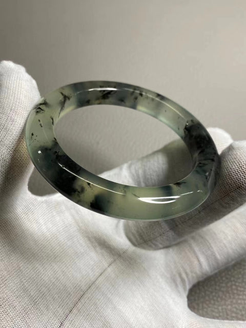 Rupanya Tinta Bangle Tinta Es Giok Cui Jade dalam Giok Ukuran 53-55mm Ukuran 54,5mm Lebar Sisi 9,8mm Giok terjadi secara alami Pola acak Pengiriman dan pajak sudah termasuk.