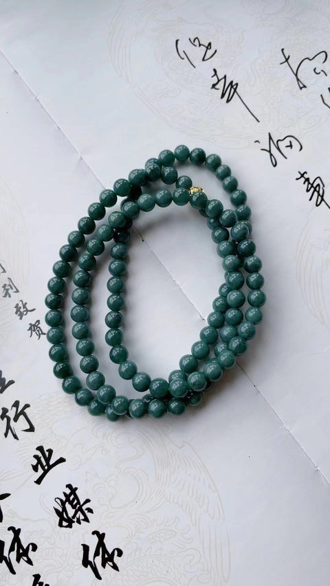 Rantai Jadeite Alami Penuh dengan kepala air dan dasar yang hangat dan halus Gelang 4 lilitan Ukuran 0,7 Warna yang indah sudah termasuk pajak pengiriman.