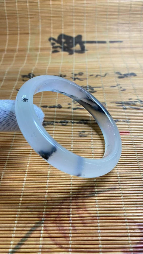 Gelang Tinta Giok Cui Cui Halus Ukuran 59-61mm Ukuran 60.9mm Lebar 12mm Giok halus dan hangat dengan warna-warna yang indah Pengiriman dan pajak sudah termasuk.