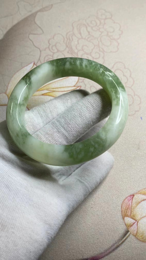 Gelang Cui Giok Minyak Tua Cui Giok Alami Ukuran 57-59mm Ukuran 58.4mm Lebar 13.9mm Giok terjadi secara alami Pola acak Termasuk pajak pengiriman.