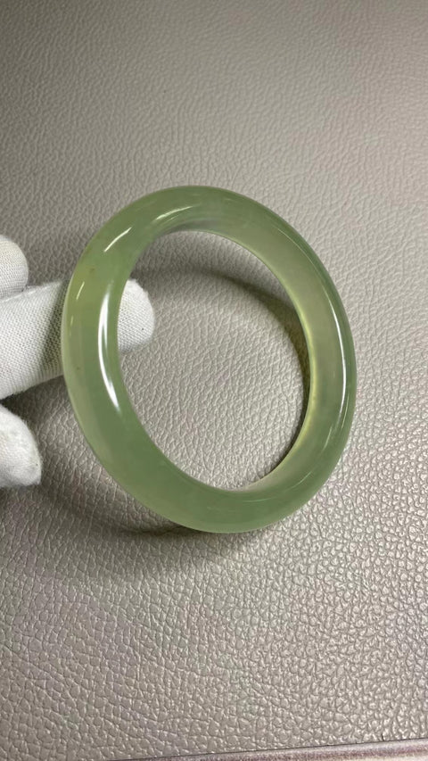 Gelang Hijau Es Giok Cui Giok Alami Ukuran 64-66mm Ukuran 65.8mm Lebar Sisi 13.4mm Giok terjadi secara alami Pola acak termasuk pajak pengiriman