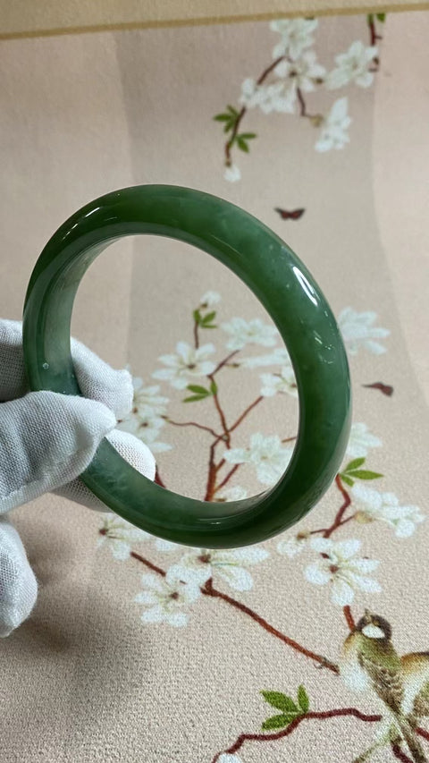 Gelang Giok Cui Alami Ukuran 63-65mm Ukuran 64.2mm Lebar Sisi 12.1mm Giok terjadi secara alami Pola acak Pajak pengiriman sudah termasuk.