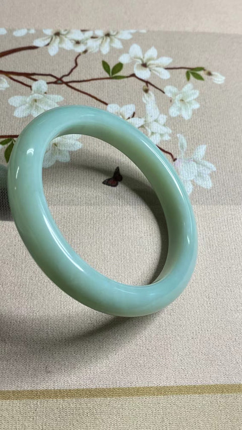 Gelang Air Biru Giok Cui Giok Alami Ukuran 61-63mm Ukuran 62.3mm Lebar Sisi 12.3mm Giok terjadi secara alami Pola acak termasuk pajak pengiriman.