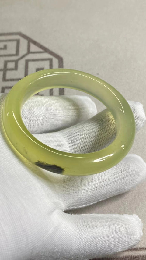 Gelang Percikan Tinta Cat Air Cui Jade Madu Giok Alami Ukuran 49-51mm Lebar 11.5mm Giok terjadi secara alami Pola acak Pengiriman dan pajak sudah termasuk.