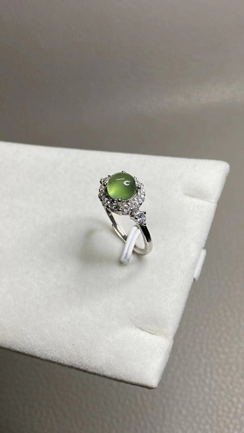 Cincin giok Cui alami dari perak 925 dengan bezel yang dapat disesuaikan Ukuran 6,5 mm Giok bersih dan halus Termasuk ongkos kirim dan pajak.
