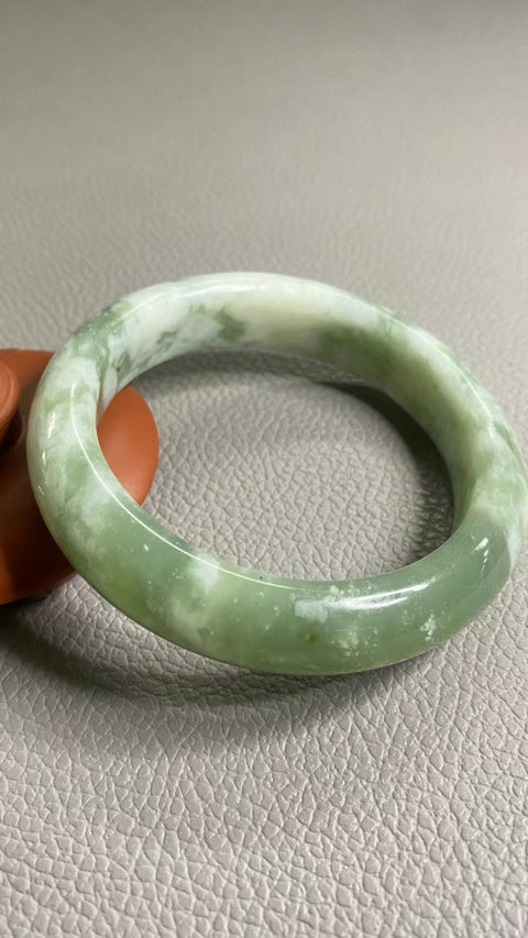 Gelang Cui Giok Minyak Tua Cui Giok Alami Ukuran 60-62mm Ukuran 61.5mm Lebar Sisi 14.7mm Giok terjadi secara alami Pola acak Pengiriman dan pajak sudah termasuk.