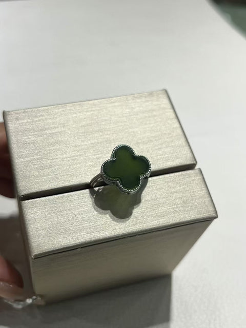 Cincin Semanggi Empat Daun Giok Tinta Giok Cui Giok Alami; Satu Gelap dan Satu Terang Ukuran 15,3 mm Sudah Termasuk Pajak Pengiriman