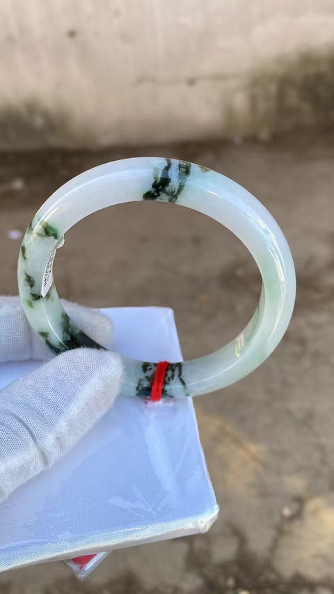 Gelang Jadeite Alami Bawah Hangat Hangat Ukuran 60-62mm Ukuran 61.5mm Lebar Sisi 12.3mm Batu giok secara alami terjadi Pola Acak & Pengiriman sudah termasuk!