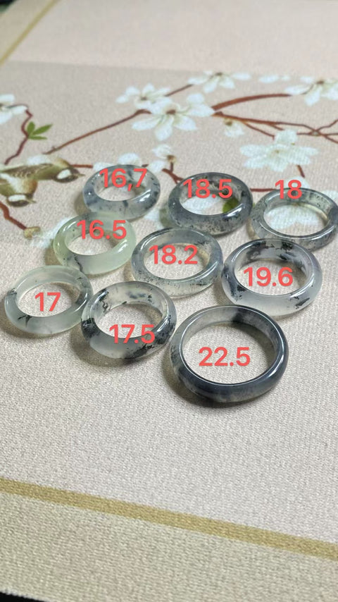 Tinta Giok Cui Fine Jade di atas Cincin Es Ukuran seperti yang ditunjukkan Pola yang ditata dengan indah dan unik Sudah termasuk ongkos kirim dan pajak.