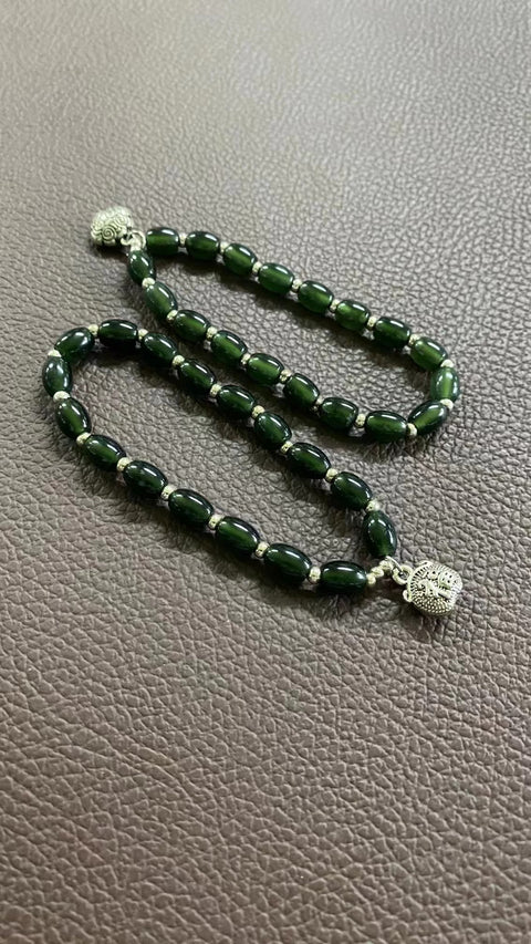 Batu giok Cui alami dengan tali bahan tua berwarna hijau penuh dengan aksesoris cantik Ukuran 6 * 8mm Batu giok bersih, halus dan hangat Sudah termasuk pajak pengiriman.