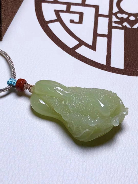 Giok Giok Kubis Berukir Hetian Jade Alami Giok bersih, halus dan hangat Ukuran 51 * 31 * 22mm Pengiriman dan pajak sudah termasuk.